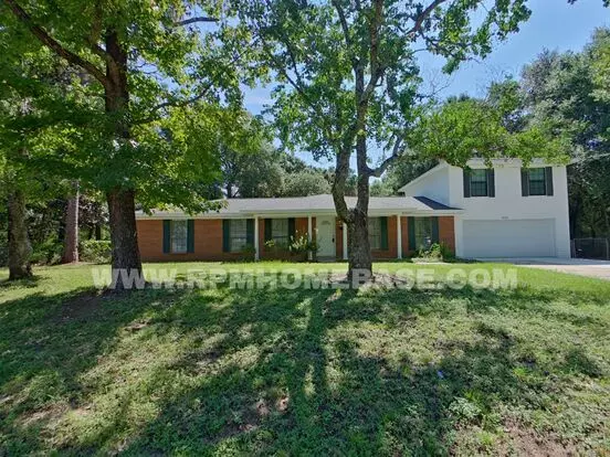 Fully Renovated 5-bedroom Home With Modern Upgrades And Expansive Yard Apartment for rent in Crestview, FL