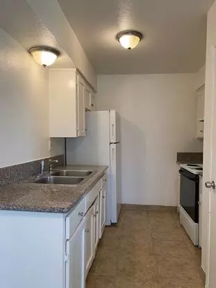 Pontiac Llc Apartment for rent in Fresno, CA