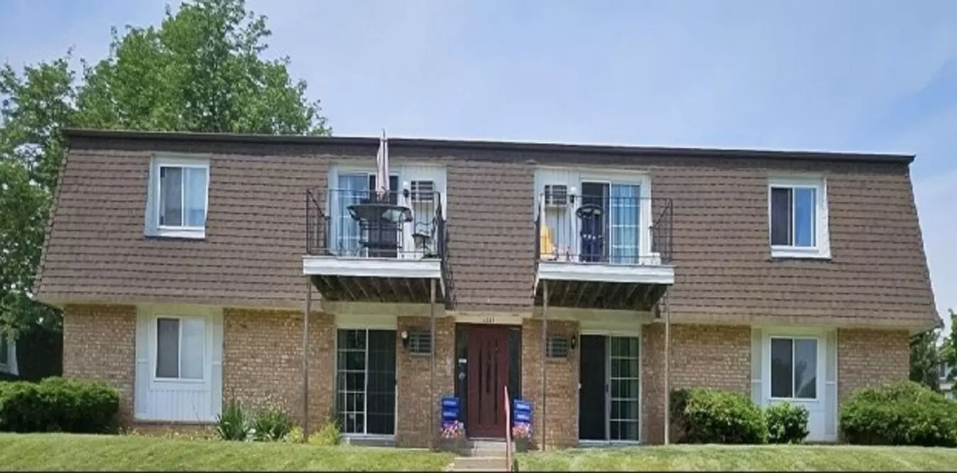 1385 Meadowcreek Dr Apartment for rent in Pewaukee, WI