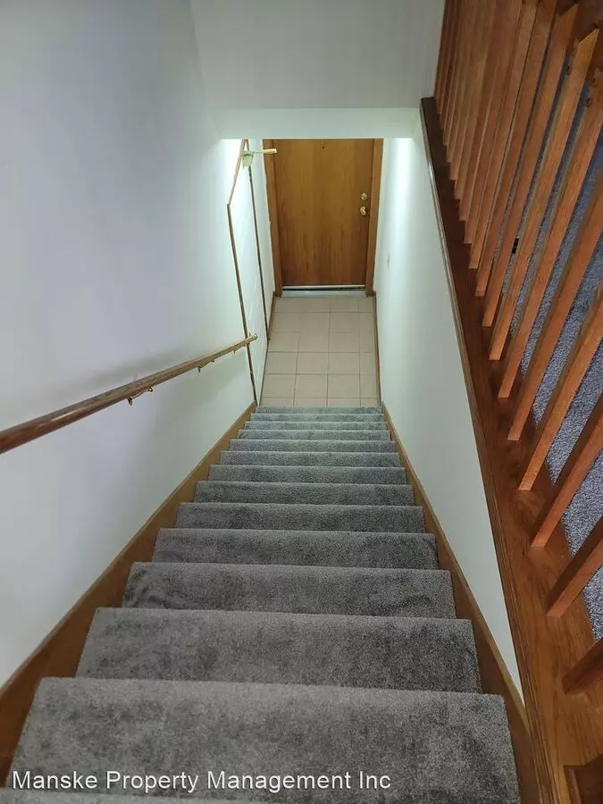 294 Meadowcreek Ct Apartment for rent in Pewaukee, WI