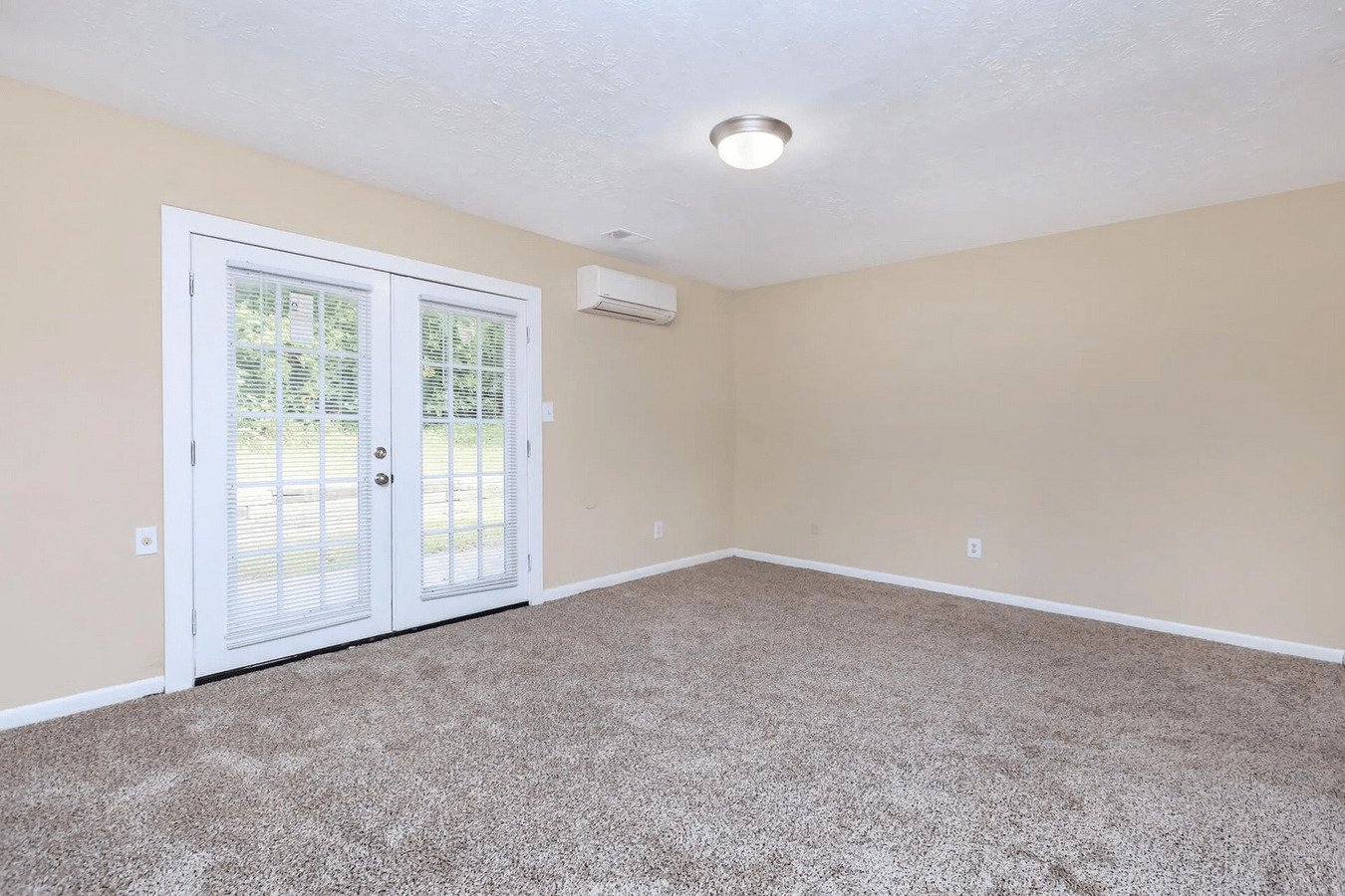 The Oaks at Commerce Townhomes Apartments East Point, GA