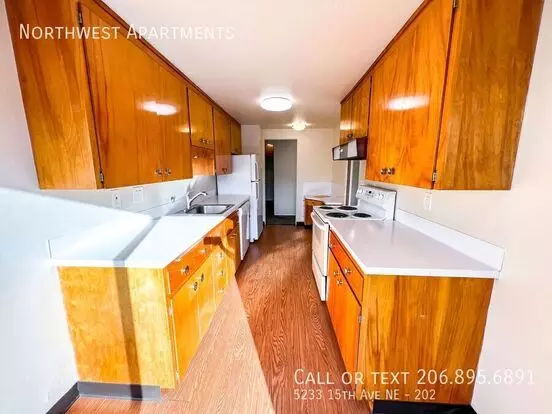 5233 15th Ave NE Apartment for rent in Seattle, WA