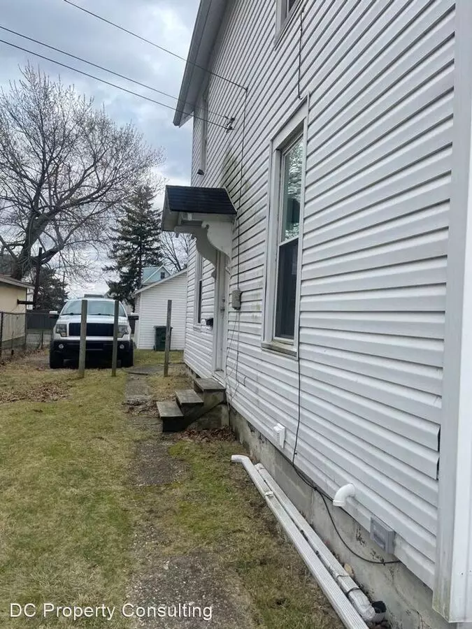 2 of 2 Garfield Duplex Apartment for rent in Canton, OH