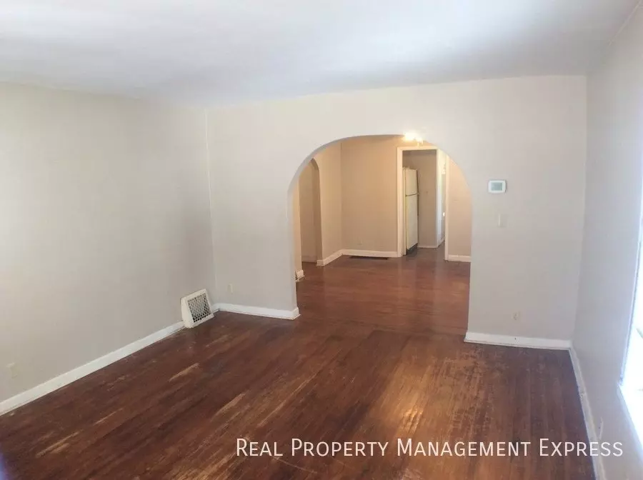 758 1/2 S 3rd Ave Apartment for rent in Sioux Falls, SD