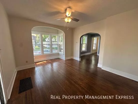 425-427 S Prairie Ave Apartment for rent in Sioux Falls, SD 425-427 S Prairie Ave Apartment for rent in Sioux Falls, SD