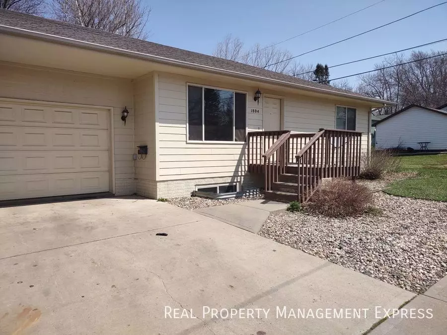 1804 E 12th St House for rent in Sioux Falls, SD