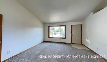 3 of 8 1804 E 12th St House for rent in Sioux Falls, SD