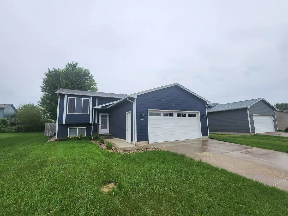 For Rent – 821 S Whitewood Ave | $2,095/month | 1,515 Sq Ft House for rent in Sioux Falls, SD
