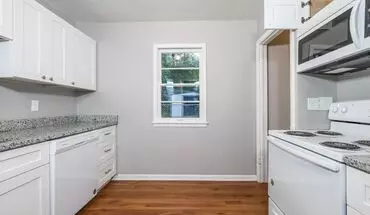4 of 11 Stylish Simplicity: 2 Bed, 1 Bath Single-family Gem House for rent in Omaha, NE