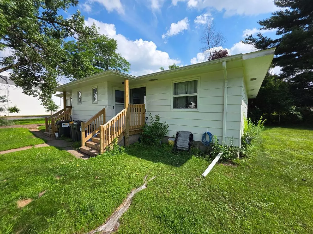 1103/1105 Nestle Apartment for rent in Eau Claire, WI