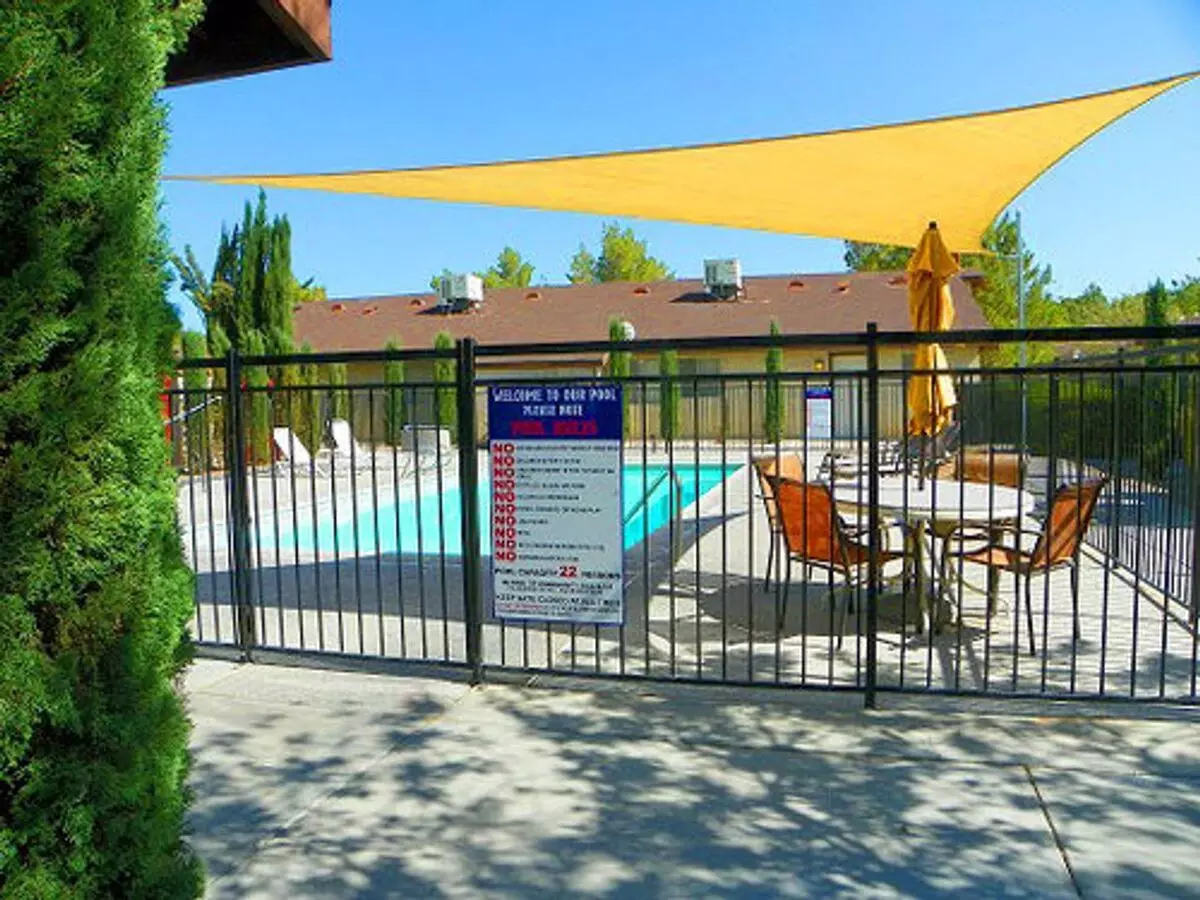 Beautiful 2 Bed/1 Bath Near China Lake Naval Base Apartment for rent in Ridgecrest, CA