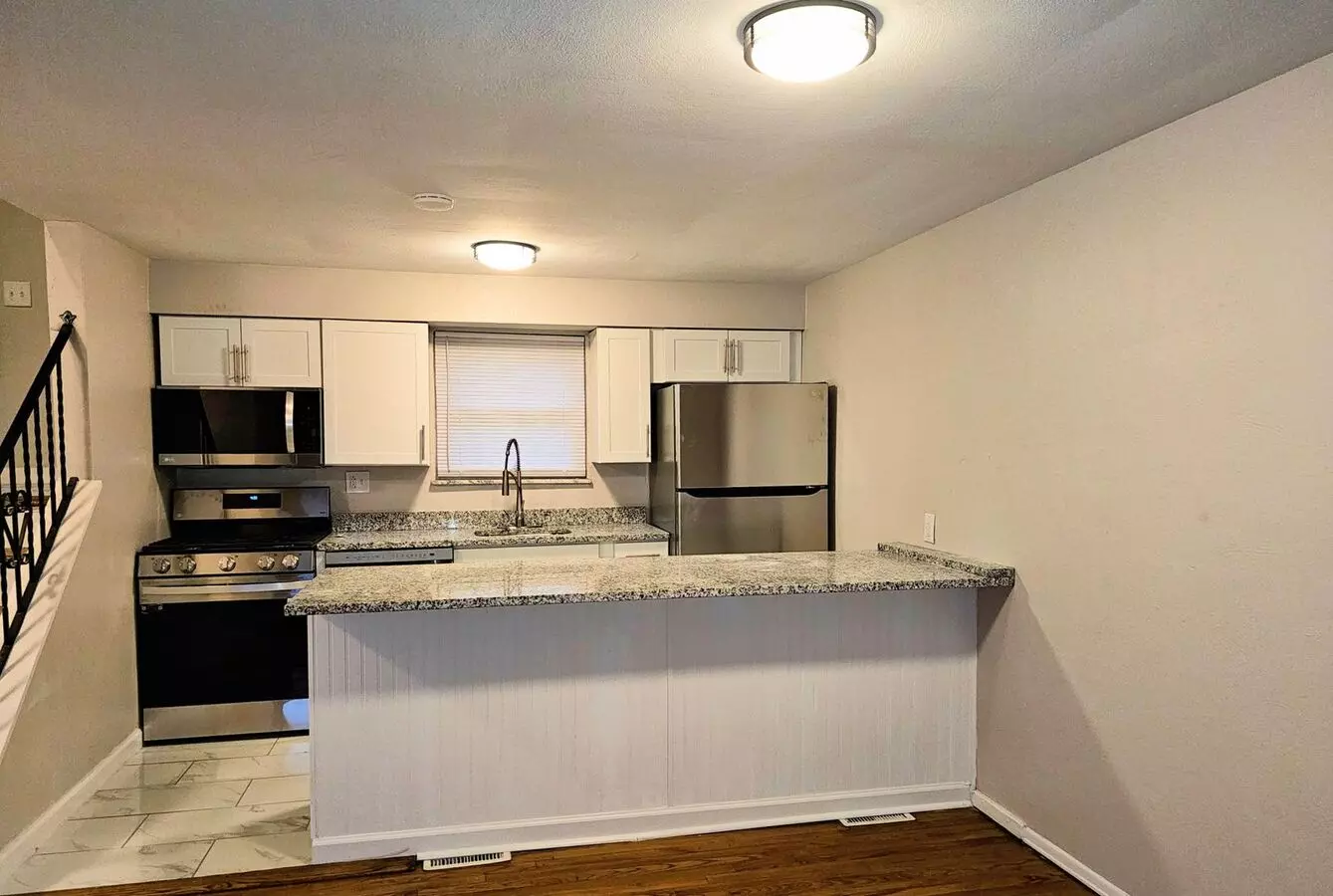 Beautiful 2 Bedroom 1 Bath Apartment For Rent House for rent in Pittsburgh, PA