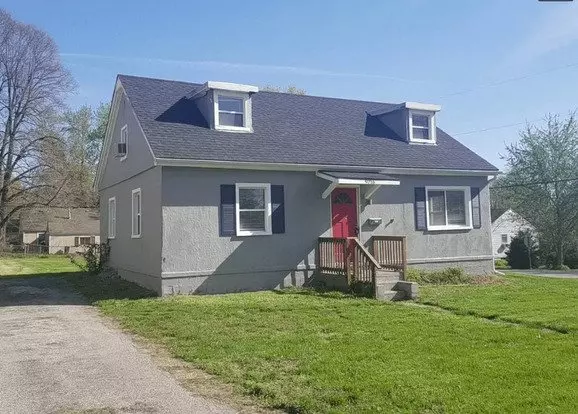 Charming 2-story Home On Corner Lot In Raytown! Apartment for rent in Raytown, MO