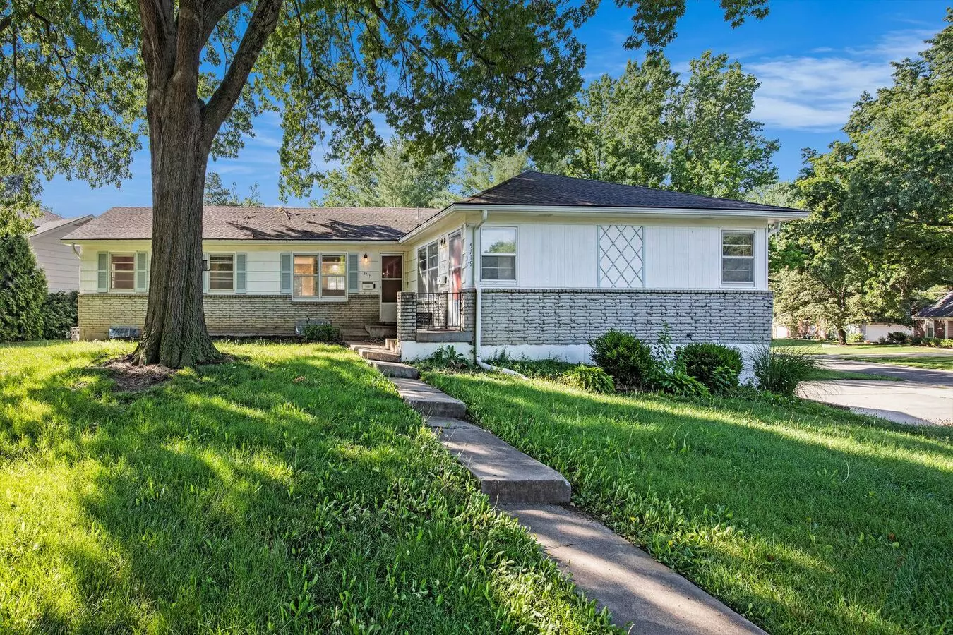 **$0 Application Fee For August!!** Spacious 3 Bedroom, 2 Bath With Attached Garage & Fenced Backyard House for rent in Overland Park, KS