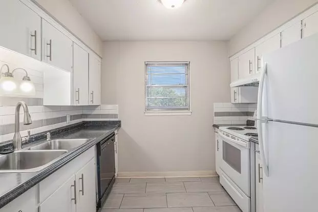 Crysler Plaza East Apartment for rent in Independence, MO