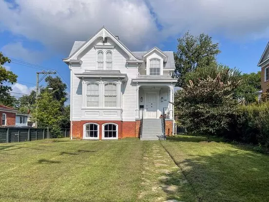 413 Ridge Street - Spacious Downtown Home With Two Full Kitchens! Apartment for rent in Charlottesville, VA