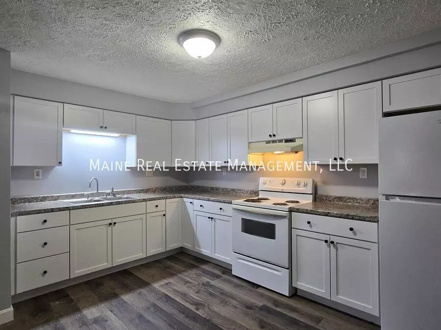 16 Hillside Ln Apt Lewiston Apartment for rent in Lewiston, ME