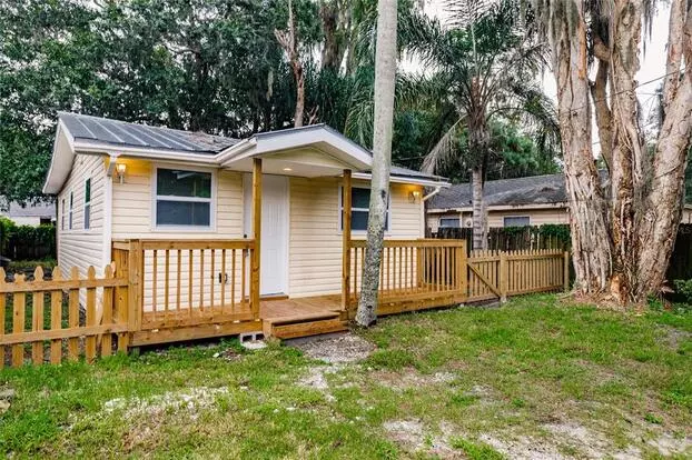 3900 Locust Ave Apartment for rent in Sarasota, FL