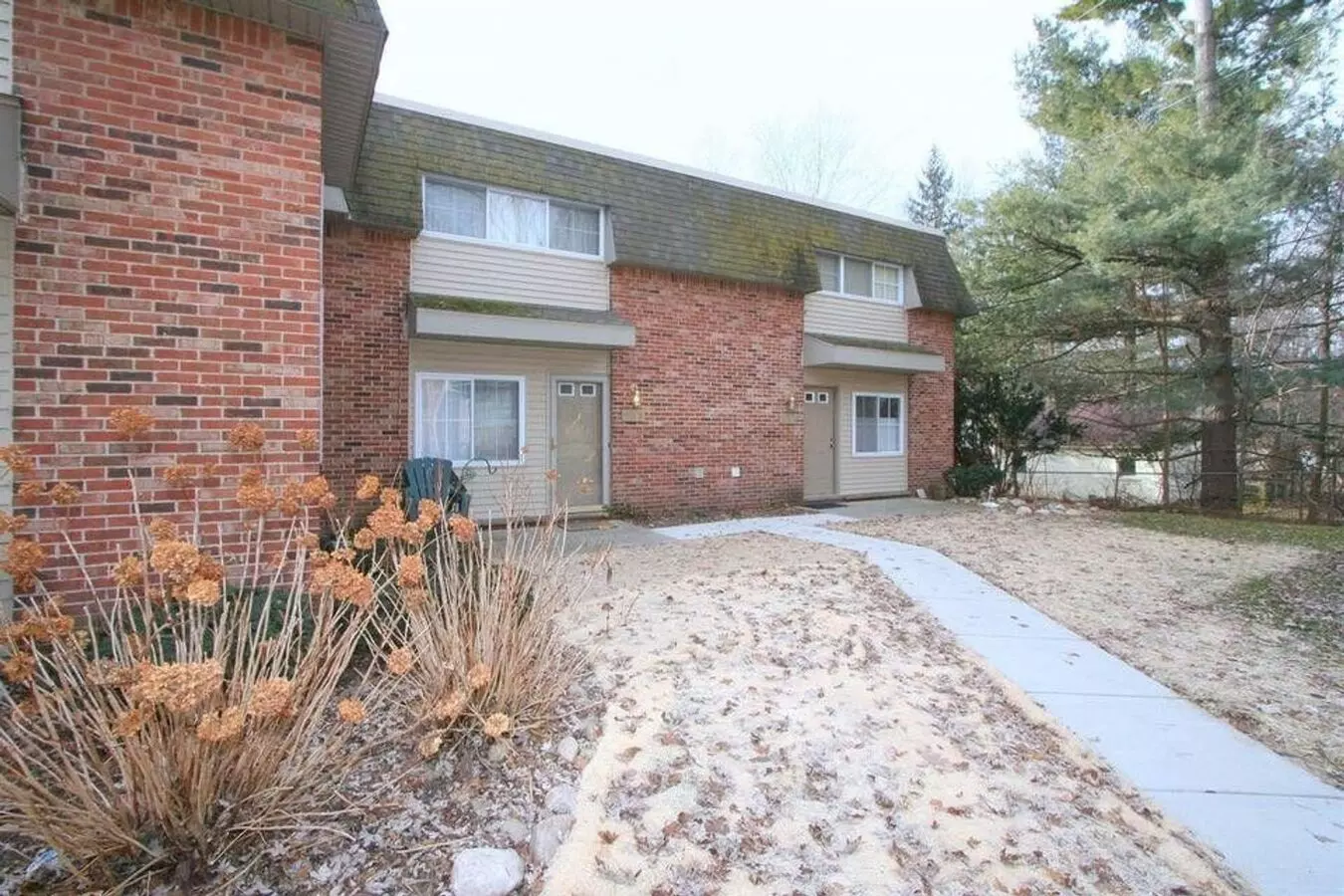 Available 6/1/25 | 519 Longshore Dr. Unit B House for rent in Ann Arbor, MI