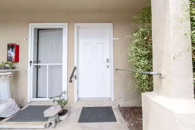 2080 Newport Blvd Apartment for rent in Costa Mesa, CA