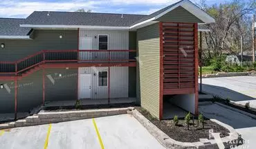 2 of 40 Oakwood Apartments On Cherry Street Apartment for rent in Springfield, MO