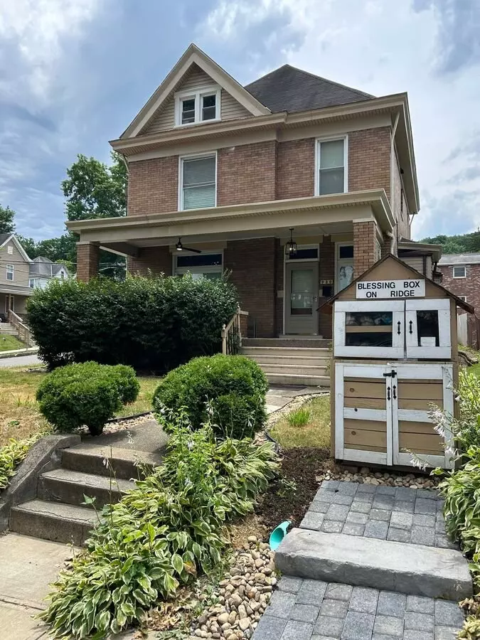 Prime Student Housing: Spacious 5-bed, 4-bath Home With Large Common Areas Apartment for rent in Coraopolis, PA