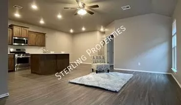3 of 57 915 Coles Crk House for rent in Yukon, OK