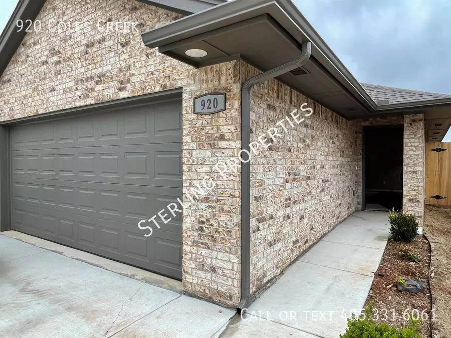 915 Coles Crk House for rent in Yukon, OK