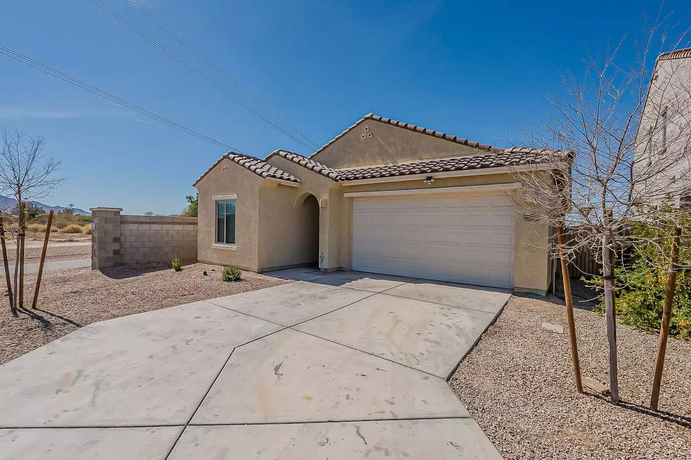 Stunning 4-bedroom Home With Den & Mountain Views In Verde Trails! House for rent in Tolleson, AZ