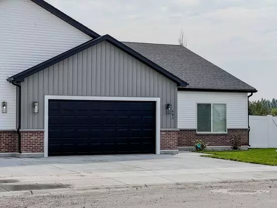 Awesome 3 Bed 2 Bath Twin Home In Sugar City Apartment for rent in Sugar City, ID