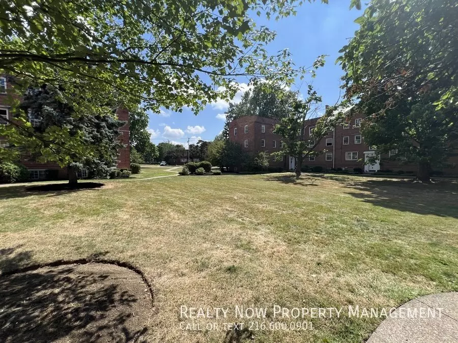 2481 Noble Rd Apt G11 Apartment for rent in Cleveland Heights, OH