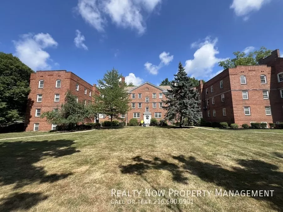2481 Noble Rd Apt G10 Apartment for rent in Cleveland Heights, OH