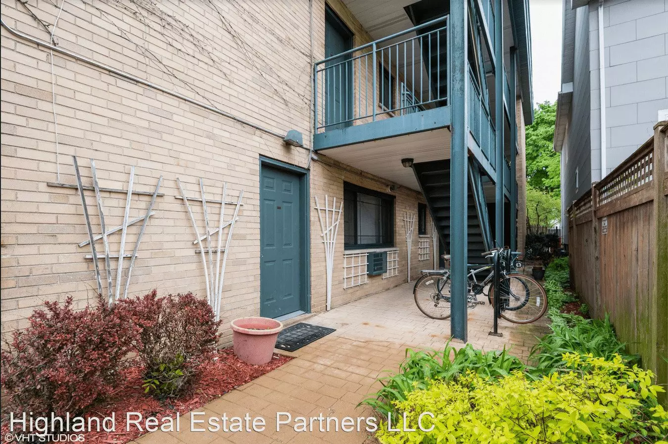 2 of 3 1936 Wesley Ave Apartment for rent in Evanston, IL