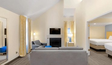Beautifully Furnished Townhome Move-in Ready Apartment for rent in Cincinnati, OH