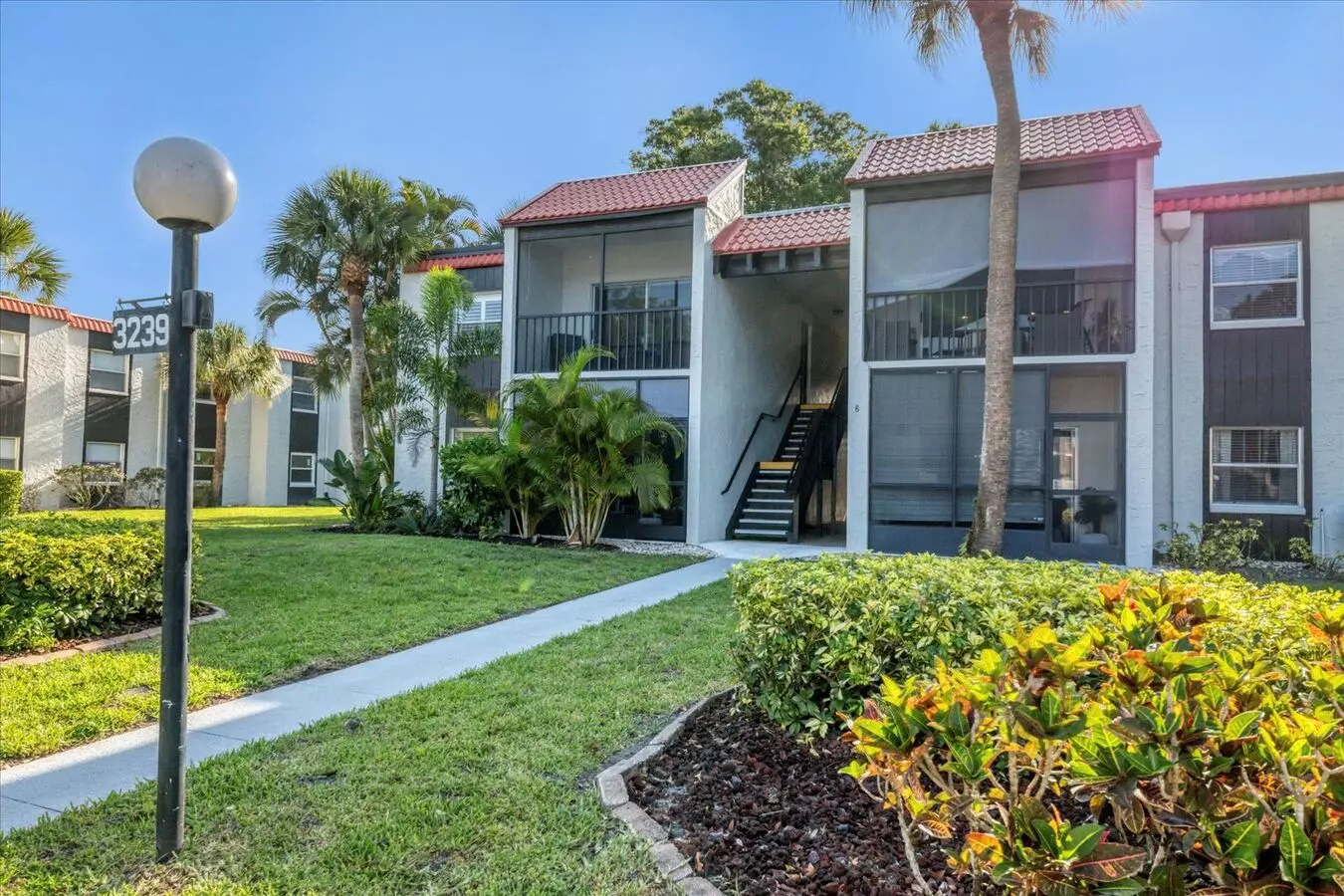 Seasonal Beautifully Updated Ground Floor Condo Located In The Heart Of Sarasota! Apartment for rent in Sarasota, FL