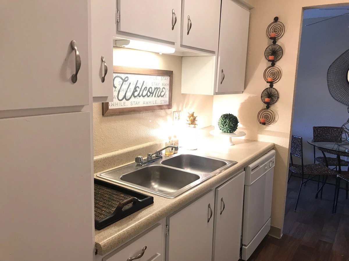 Cambridge at River Oaks Apartments Kansas City, KS Rentable