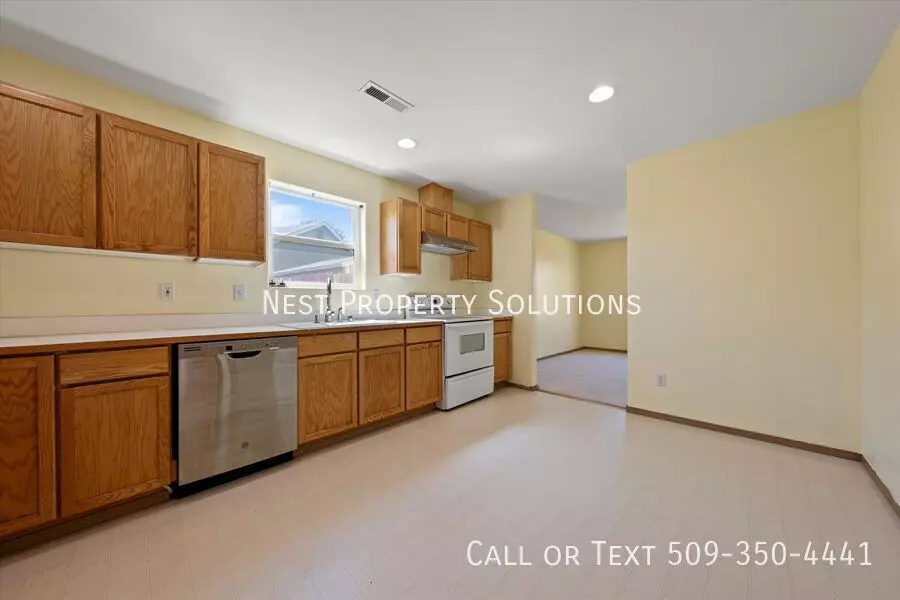 1125 SW Alder St House for rent in Quincy, WA