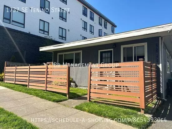 1737 SE Tenino St Apartment for rent in Portland, OR