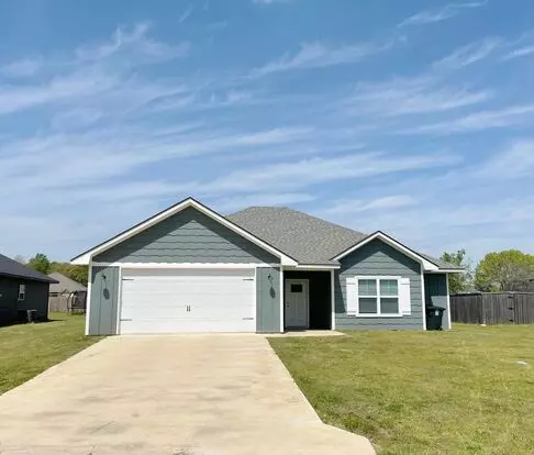 Open Floor Plan/paved Street/quiet Neighborhood Apartment for rent in Durant, OK