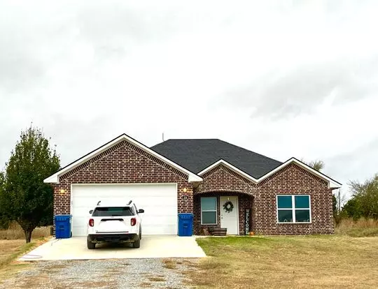 3/2 Conveniently Located Wi/ Rural Feel Apartment for rent in Durant, OK