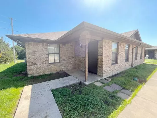 Beautiful 3/2duplex Near Silo Schools Apartment for rent in Durant, OK