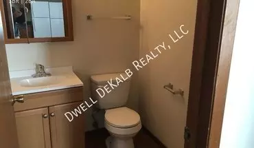 4 of 8 812 Greenbrier Rd Apartment for rent in Dekalb, IL