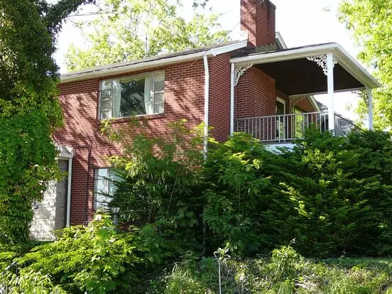 Center Ave Apartment for rent in New Kensington, PA
