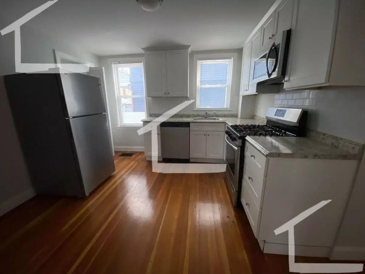 9/1 Spacious 1br With Eik, Heat Inc, Elevator In Building House for rent in Boston, MA