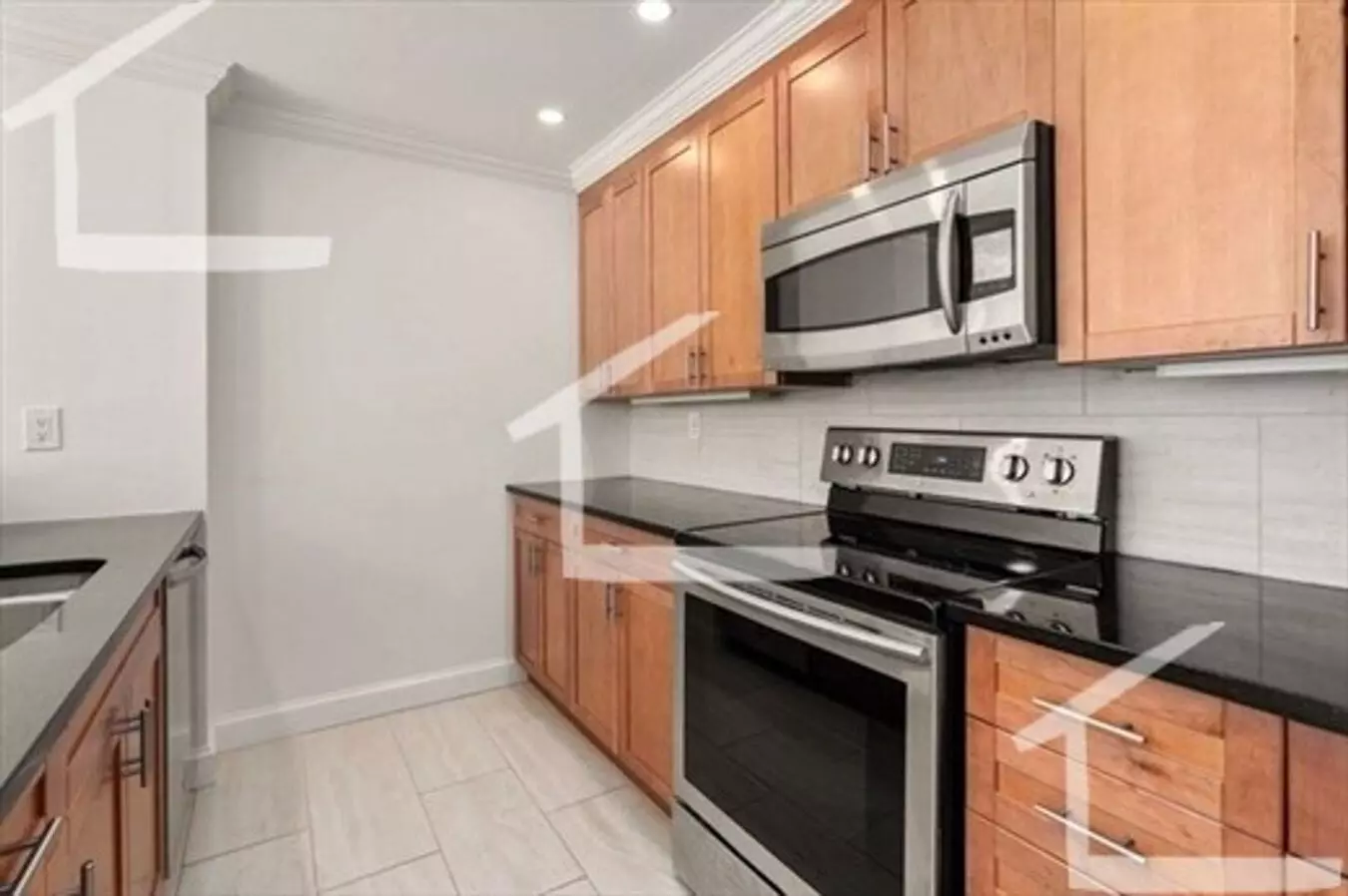 Luxury 2 Bed Condo In A High End Building With Full Gym, Swimming Pool And 2 Garage Parking Spots! House for rent in Newton, MA