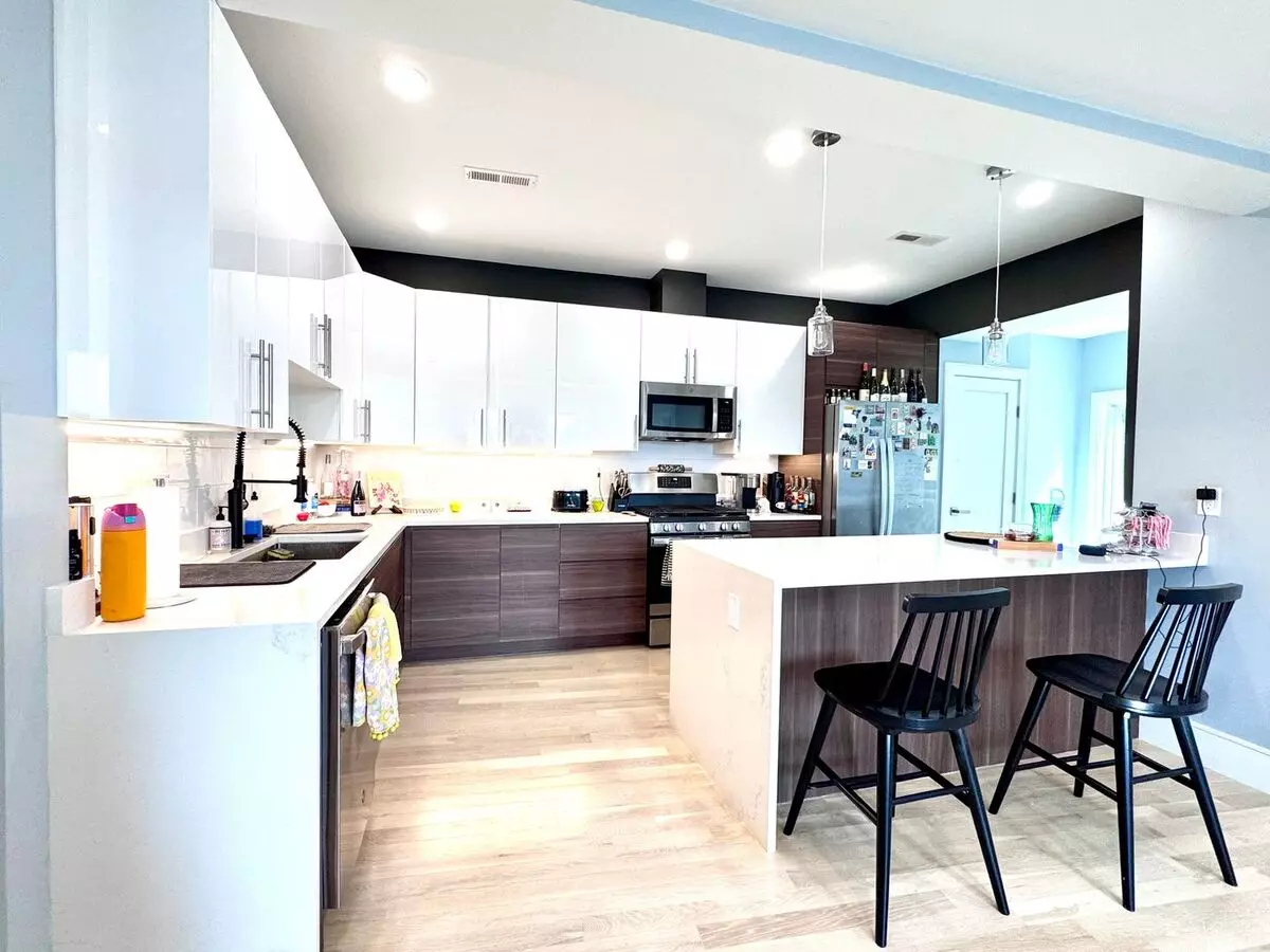 No Fee!!!!! Brookline 4 Bed/2 Bath With Central Air & In-unit Laundry! Apartment for rent in Boston, MA