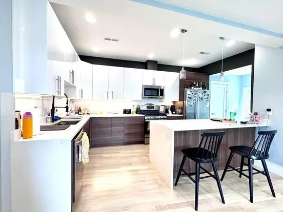 Brookline 4 Bed/2 Bath With Central Air & In-unit Laundry! No Broker Fee!!!!! Apartment for rent in Boston, MA