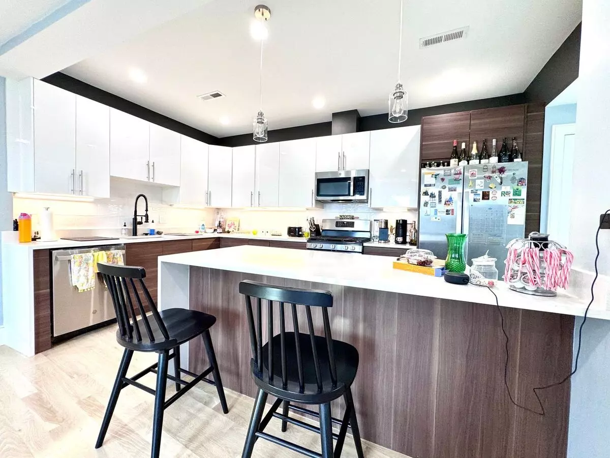 Brookline 4 Bed/2 Bath With Central Air & In-unit Laundry! No Broker Fee!!!!! Apartment for rent in Boston, MA
