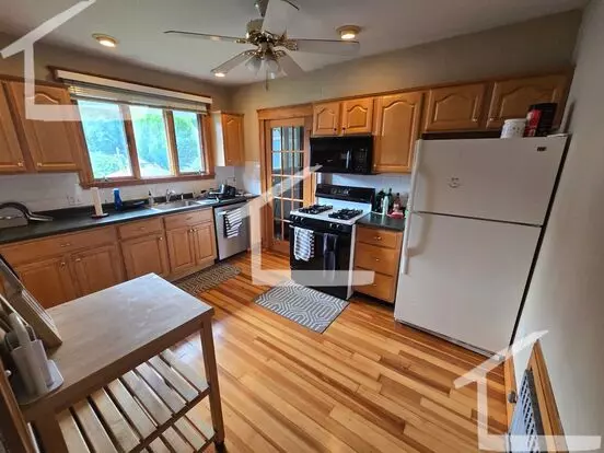 Extra-large Brighton 3 Bedroom! Big Rooms!!!!! Parking & Water Included Apartment for rent in Boston, MA