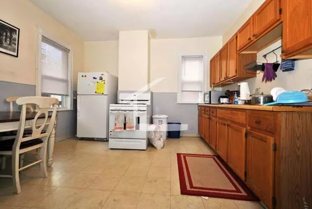 No Brokers Fee. Oak Sq Area Of Brighton. Porch, Eat--in Kitchen, Laundry On A Site Apartment for rent in Brighton, MA